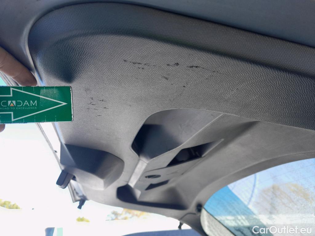  Peugeot  2008 PEUGEOT  / 2019 / 5P / todoterreno Allure Pack BlueHDI 81kW (110CV) #38