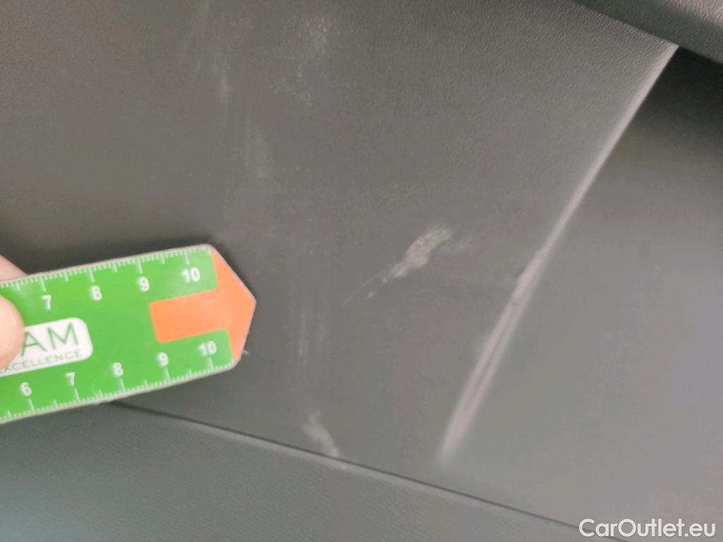  Land Rover  Discovery SEAT Nuevo León / 2020 / 5P / berlina con portón 2.0 TDI 110kW DSG-7 Style Go(SP) #35