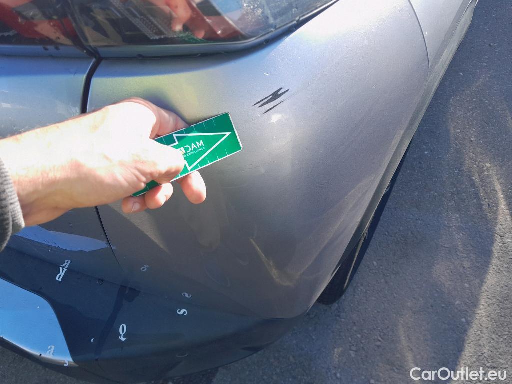  Peugeot  2008 PEUGEOT  / 2019 / 5P / todoterreno Allure Pack BlueHDI 81kW (110CV) #47