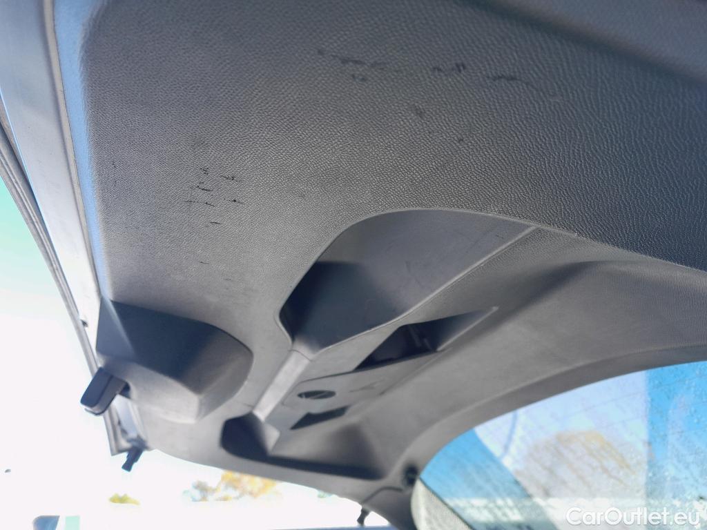  Peugeot  2008 PEUGEOT  / 2019 / 5P / todoterreno Allure Pack BlueHDI 81kW (110CV) #39