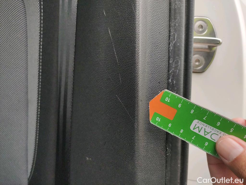  Land Rover  Discovery SEAT Nuevo León / 2020 / 5P / berlina con portón 2.0 TDI 110kW DSG-7 Style Go(SP) #25