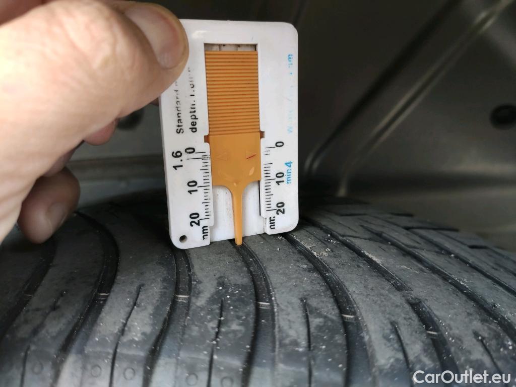  Peugeot  3008 PEUGEOT  / 2020 / 5P / todoterreno 1.5 BlueHDi 96kW (130CV) S&S Active Pack (AC3) #8