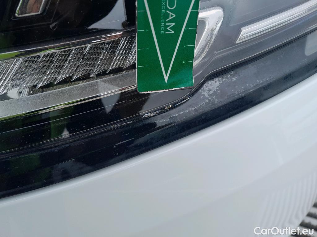  Land Rover  Range Rover LAND ROVER  Velar / 2017 / 5P / todoterreno 2.0D D240 4WD Auto #2