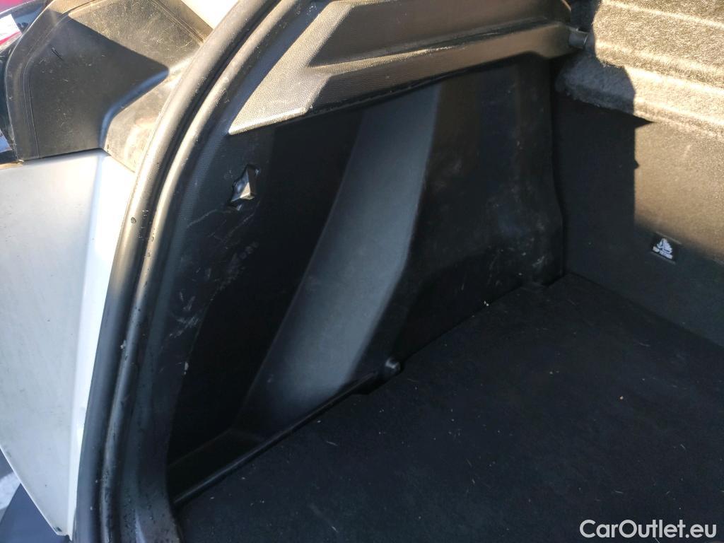  Peugeot  2008 PEUGEOT  / 2019 / 5P / todoterreno Allure BlueHDI 81kW (110CV) #7