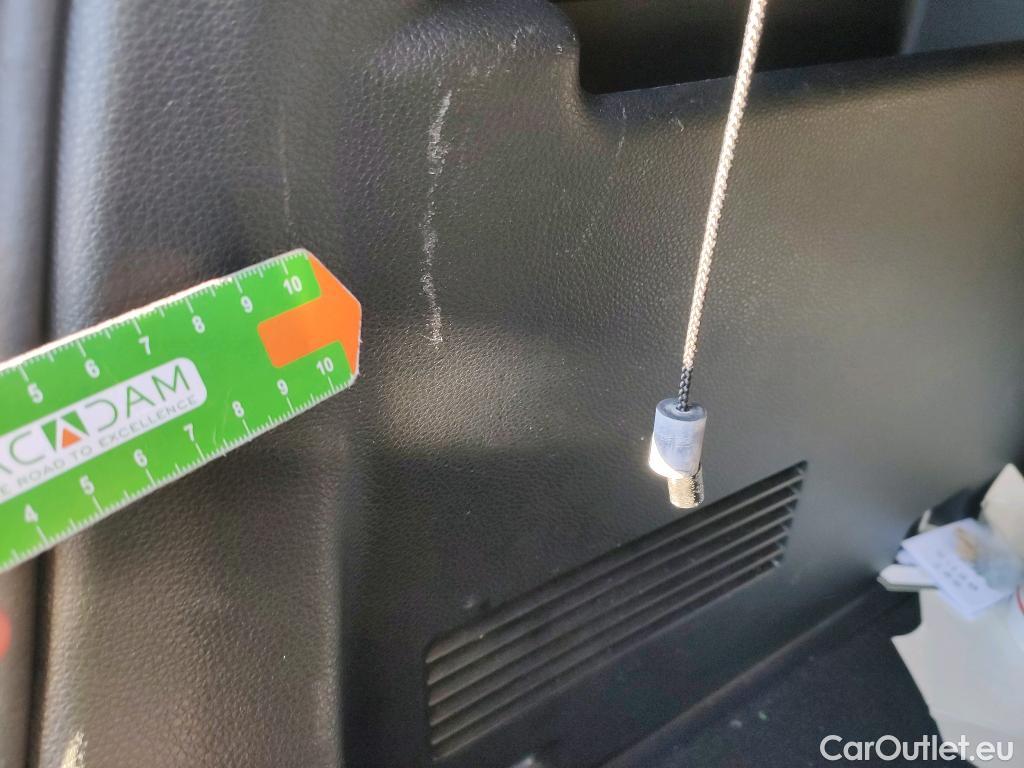  KIA  STONIC KIA  / 2017 / 5P / todoterreno 1.0 T-GDi 74kW (100CV) MHEV iMT Concept #8