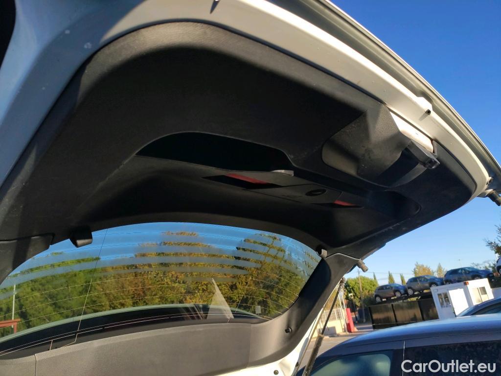  Peugeot  2008 PEUGEOT  / 2019 / 5P / todoterreno Allure BlueHDI 81kW (110CV) #3