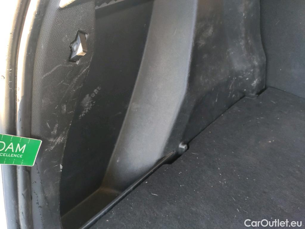  Peugeot  2008 PEUGEOT  / 2019 / 5P / todoterreno Allure BlueHDI 81kW (110CV) #8