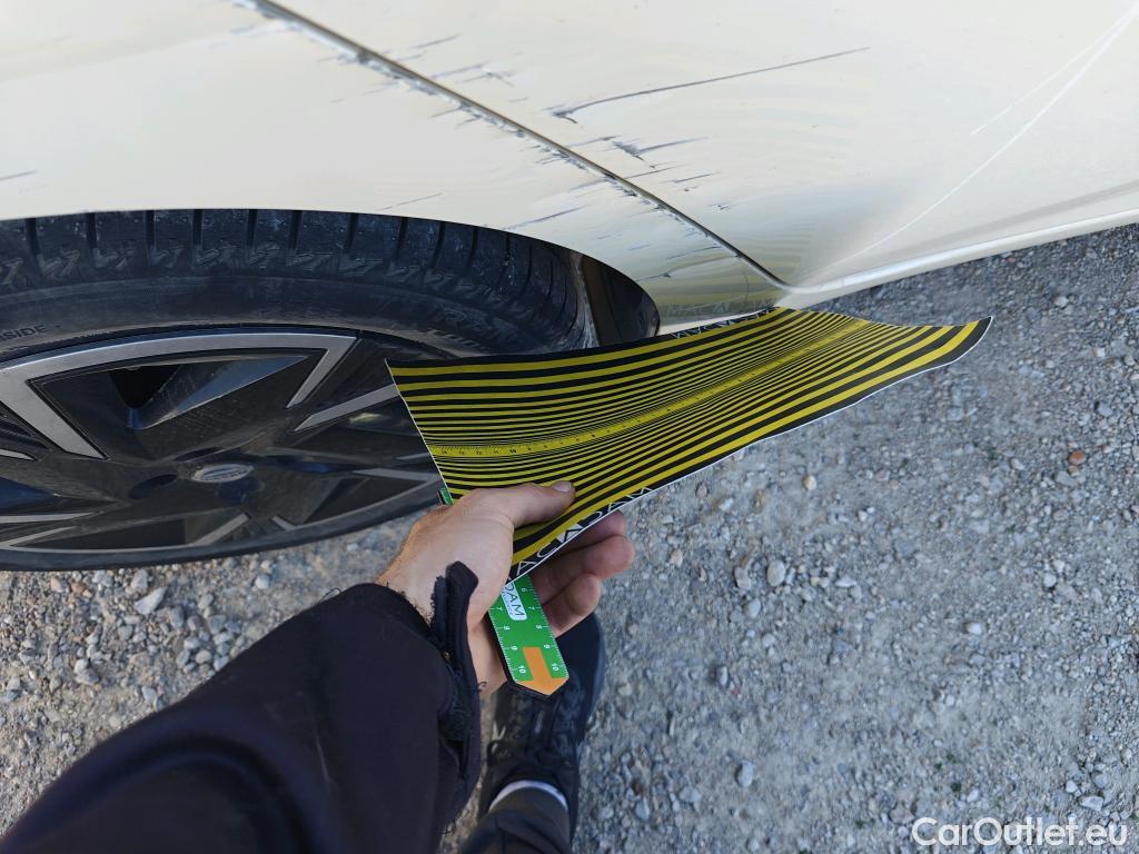  Nissan  Micra NISSAN  / 2017 / 5P / berlina con portón IG-T 68 kW (92 CV) E6D-F Acenta #4