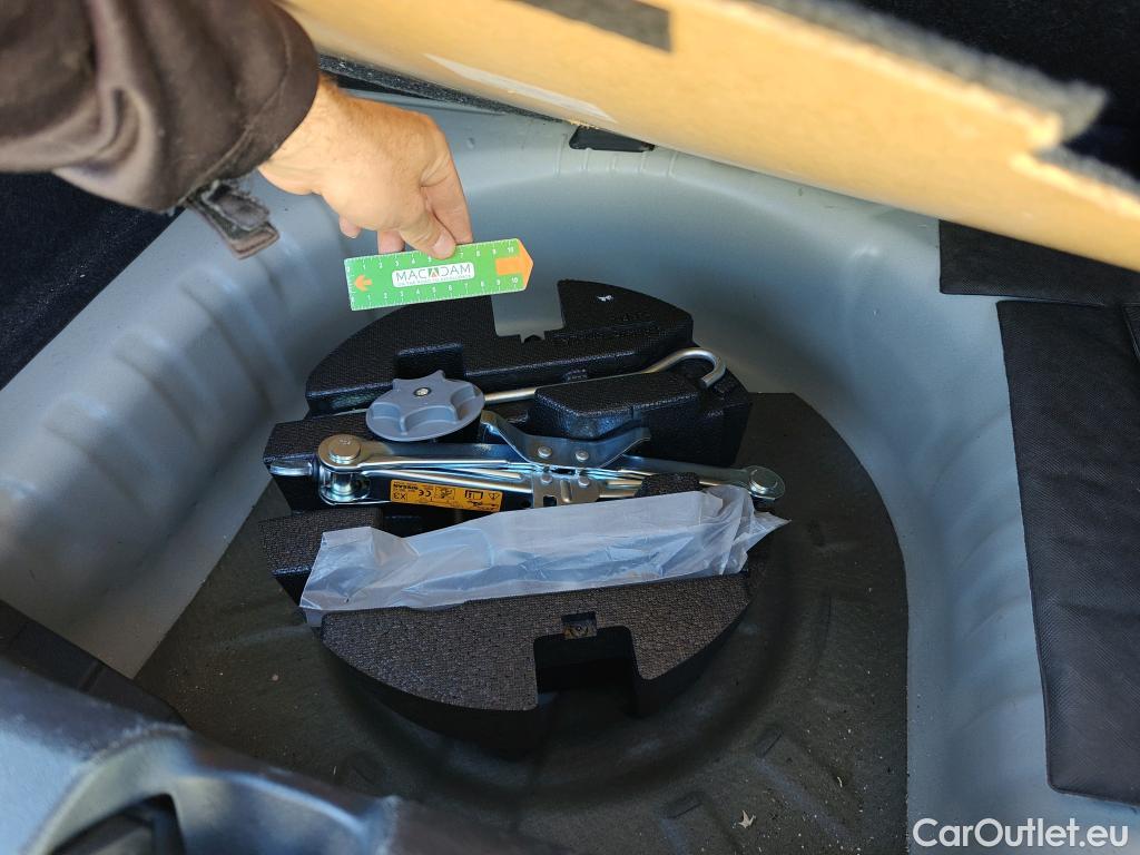  Nissan  Micra NISSAN  / 2017 / 5P / berlina con portón IG-T 68 kW (92 CV) E6D-F Acenta #16