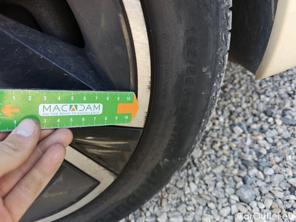  Nissan  Micra NISSAN  / 2017 / 5P / berlina con portón IG-T 68 kW (92 CV) E6D-F Acenta #49