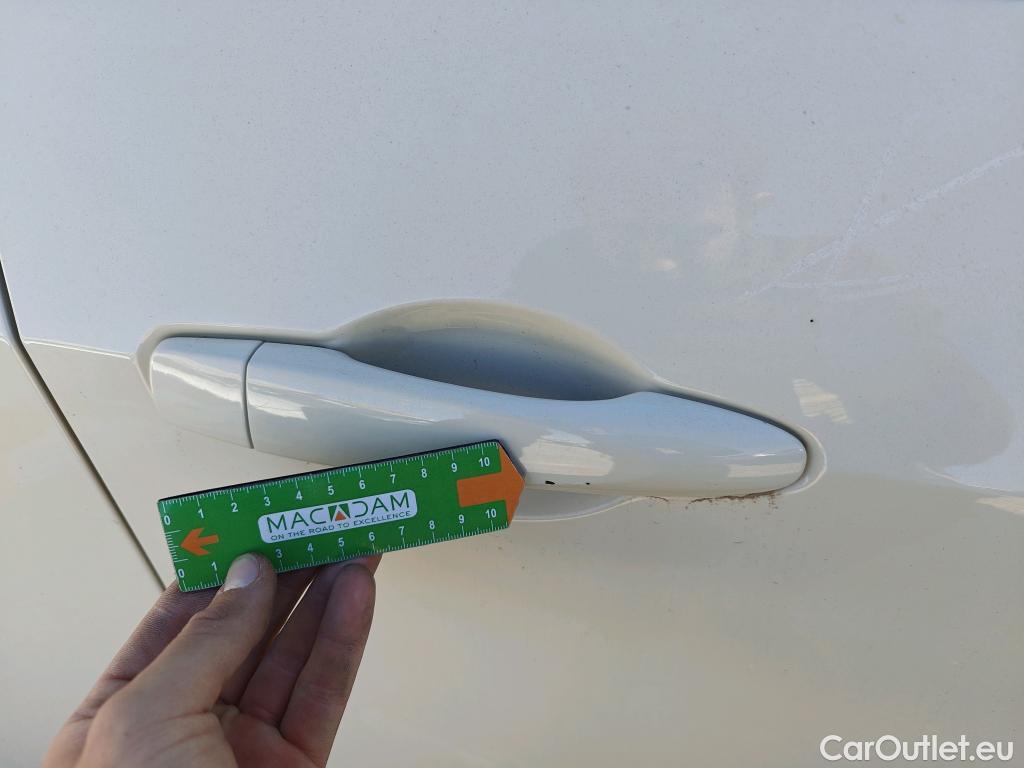  Nissan  Micra NISSAN  / 2017 / 5P / berlina con portón IG-T 68 kW (92 CV) E6D-F Acenta #44