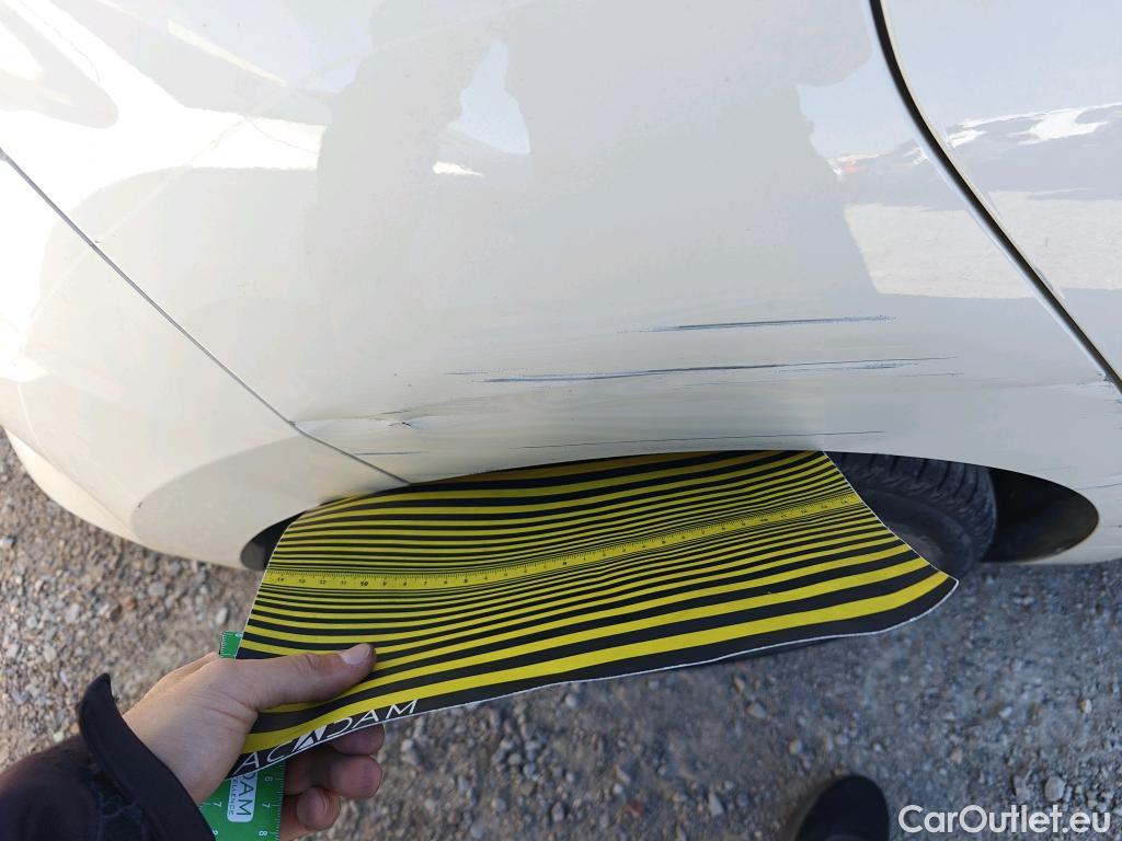  Nissan  Micra NISSAN  / 2017 / 5P / berlina con portón IG-T 68 kW (92 CV) E6D-F Acenta #2