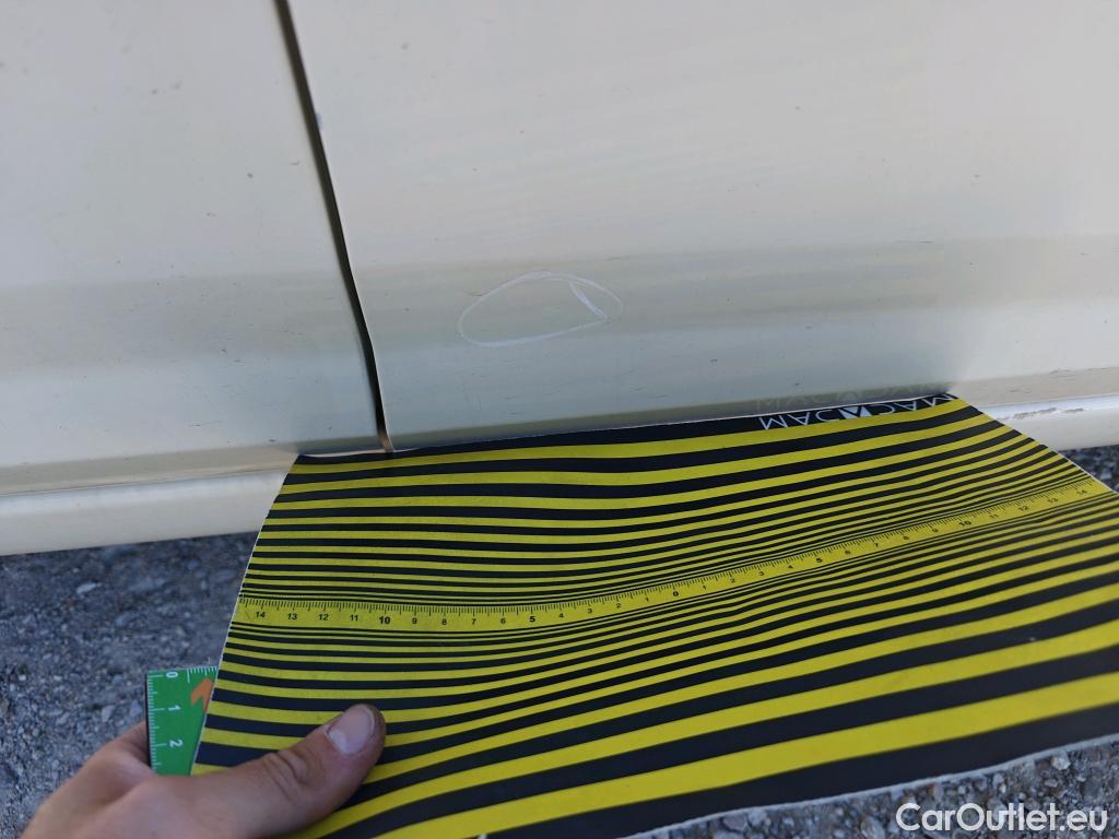  Nissan  Micra NISSAN  / 2017 / 5P / berlina con portón IG-T 68 kW (92 CV) E6D-F Acenta #41