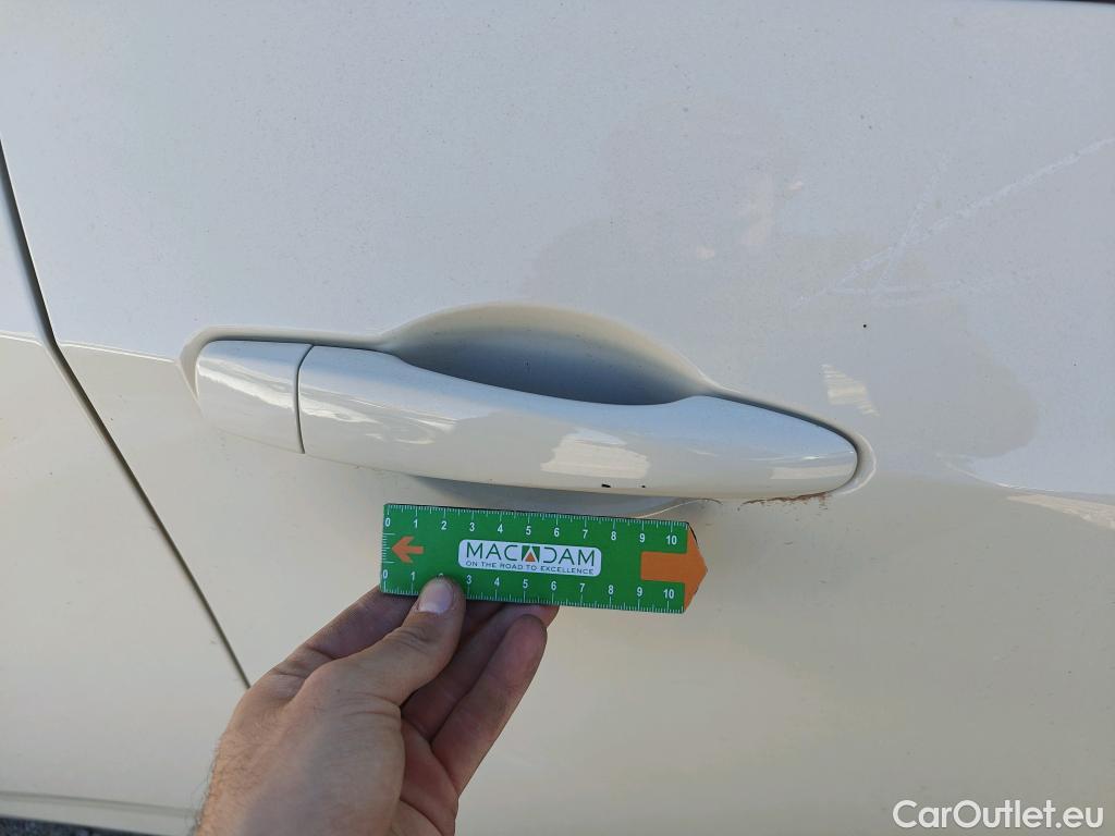  Nissan  Micra NISSAN  / 2017 / 5P / berlina con portón IG-T 68 kW (92 CV) E6D-F Acenta #43