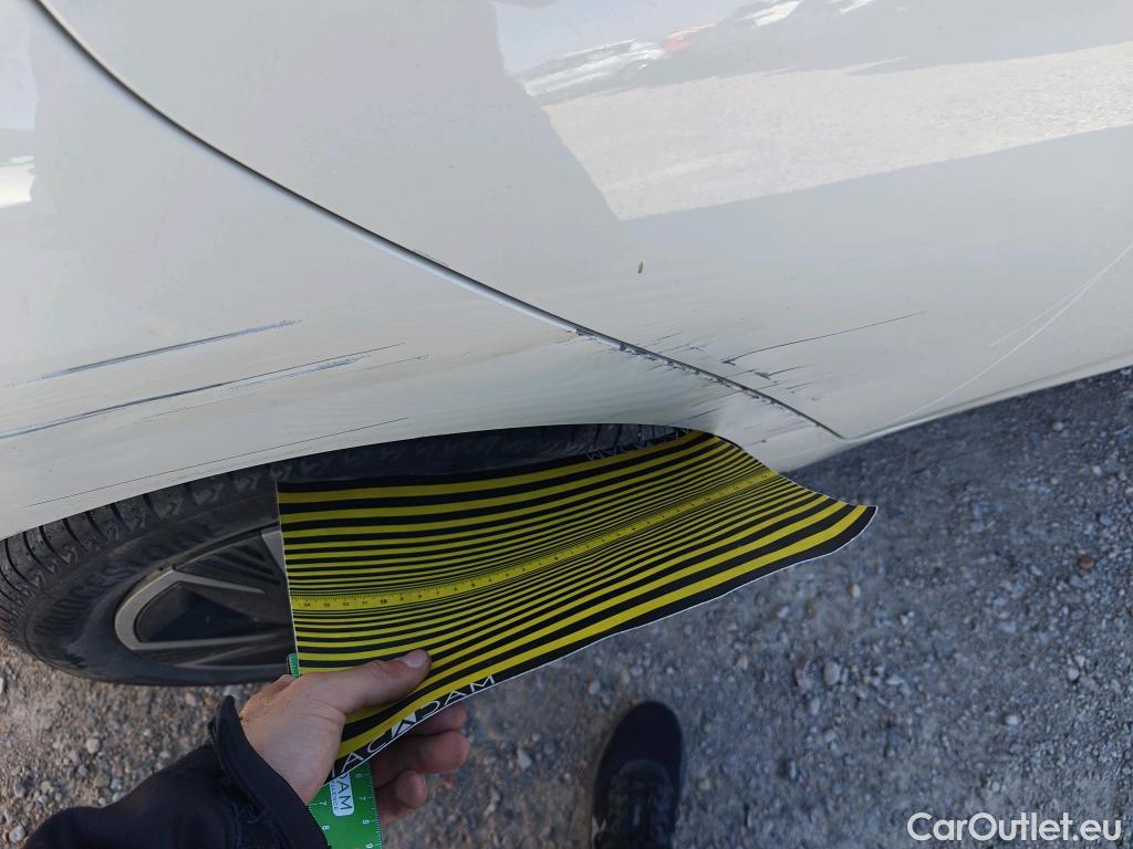  Nissan  Micra NISSAN  / 2017 / 5P / berlina con portón IG-T 68 kW (92 CV) E6D-F Acenta #3