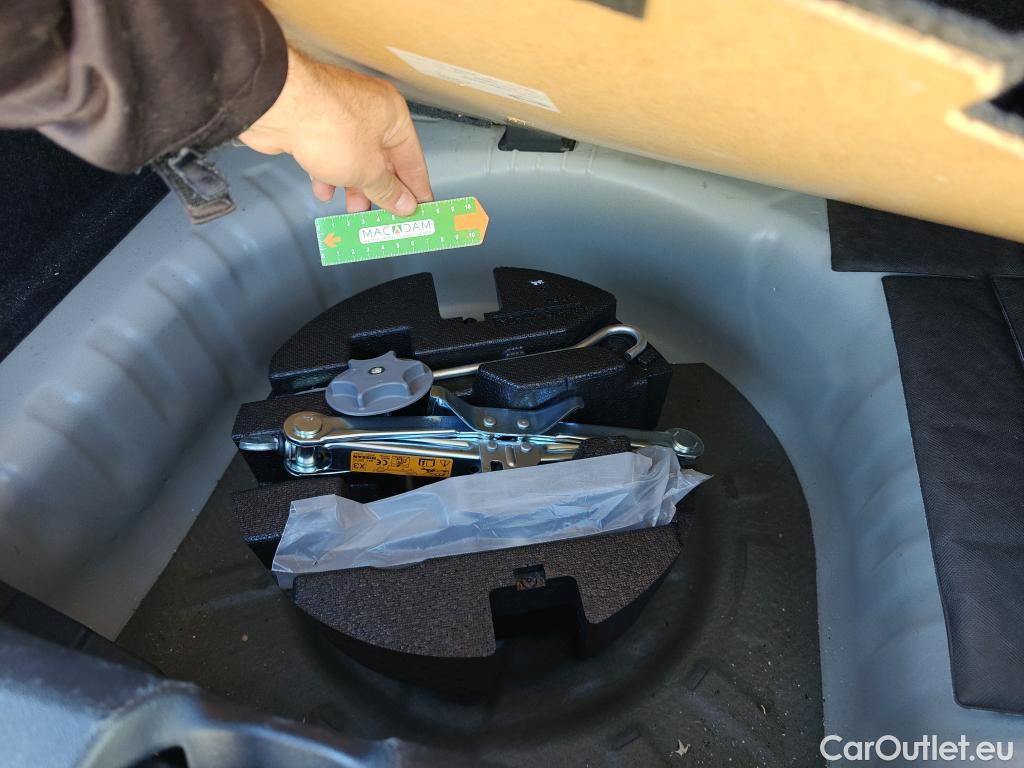  Nissan  Micra NISSAN  / 2017 / 5P / berlina con portón IG-T 68 kW (92 CV) E6D-F Acenta #15