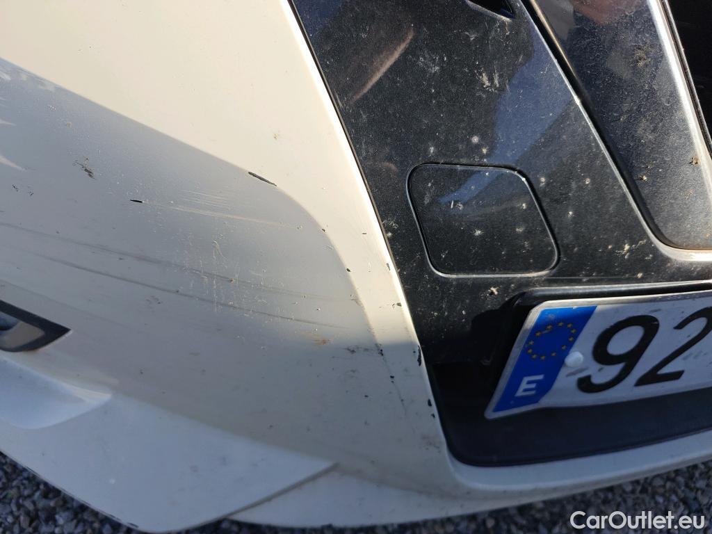  Nissan  Micra NISSAN  / 2017 / 5P / berlina con portón IG-T 68 kW (92 CV) E6D-F Acenta #27