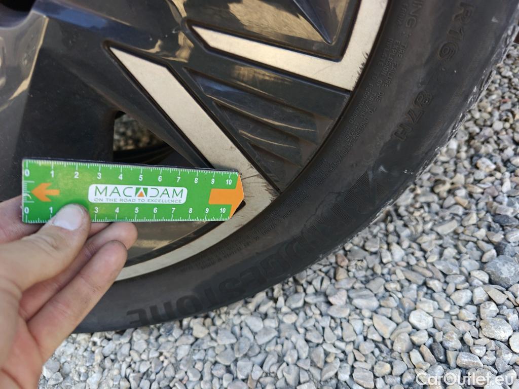  Nissan  Micra NISSAN  / 2017 / 5P / berlina con portón IG-T 68 kW (92 CV) E6D-F Acenta #50