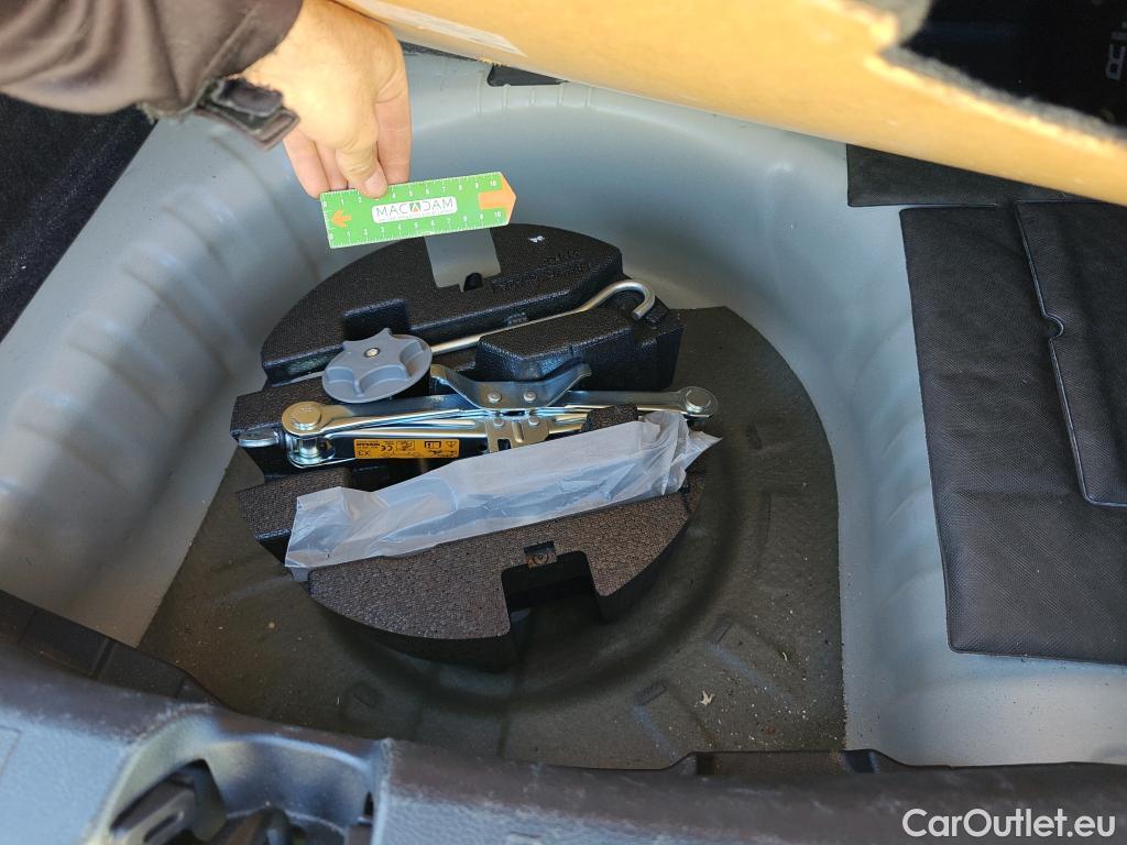  Nissan  Micra NISSAN  / 2017 / 5P / berlina con portón IG-T 68 kW (92 CV) E6D-F Acenta #5