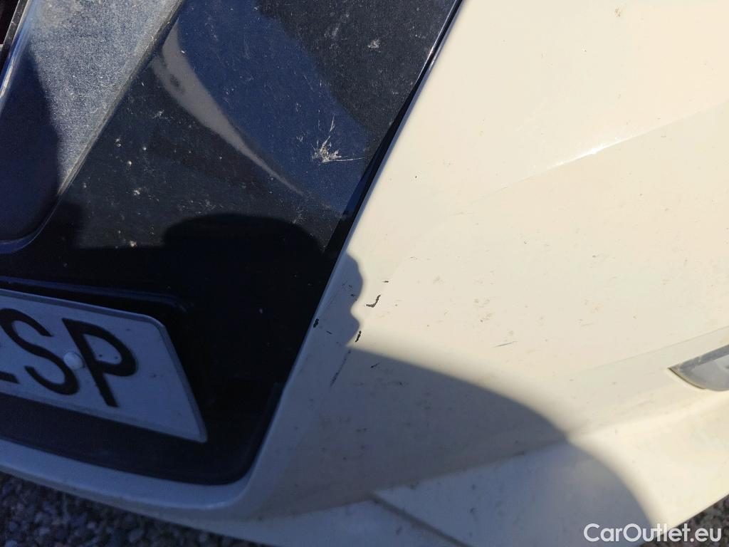  Nissan  Micra NISSAN  / 2017 / 5P / berlina con portón IG-T 68 kW (92 CV) E6D-F Acenta #28