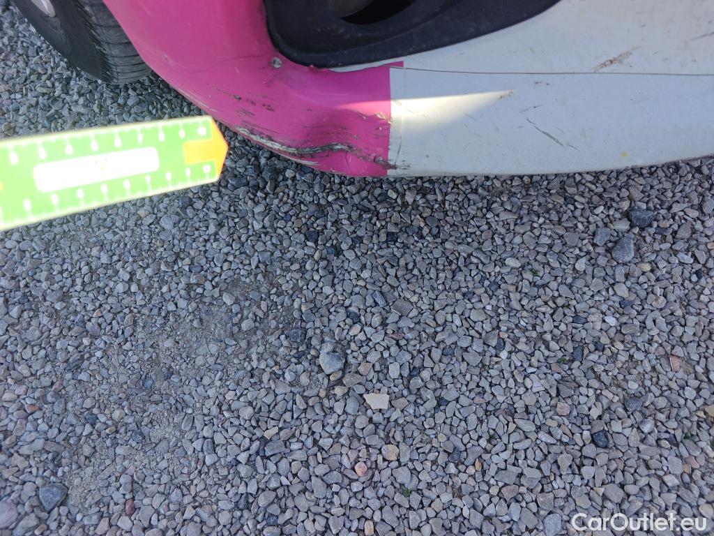  Toyota  Yaris TOYOTA  / 2020 / 5P / berlina con portón 1.5 120H Business Plus #9