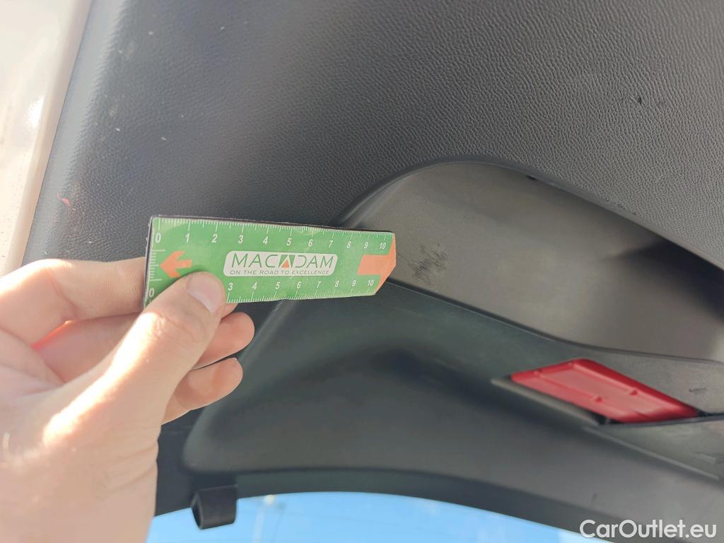  Peugeot  2008 PEUGEOT  / 2019 / 5P / todoterreno Active BlueHDI 81kW (110CV) #22