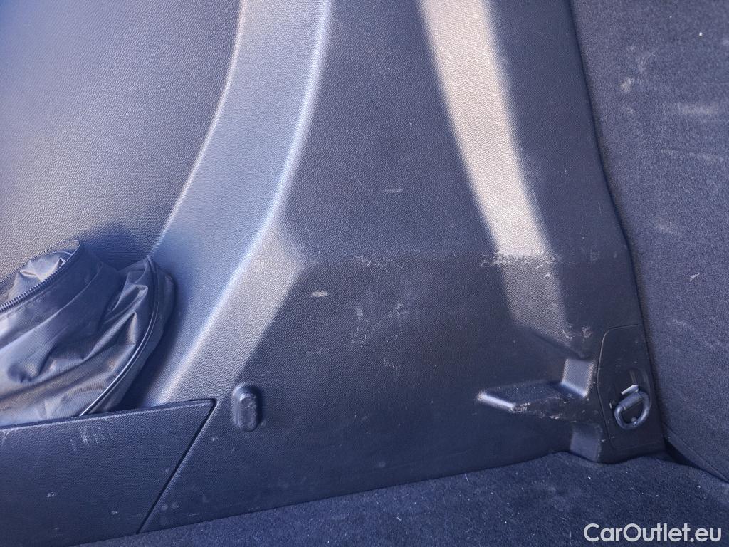  Peugeot  2008 PEUGEOT  / 2019 / 5P / todoterreno Active BlueHDI 81kW (110CV) #17