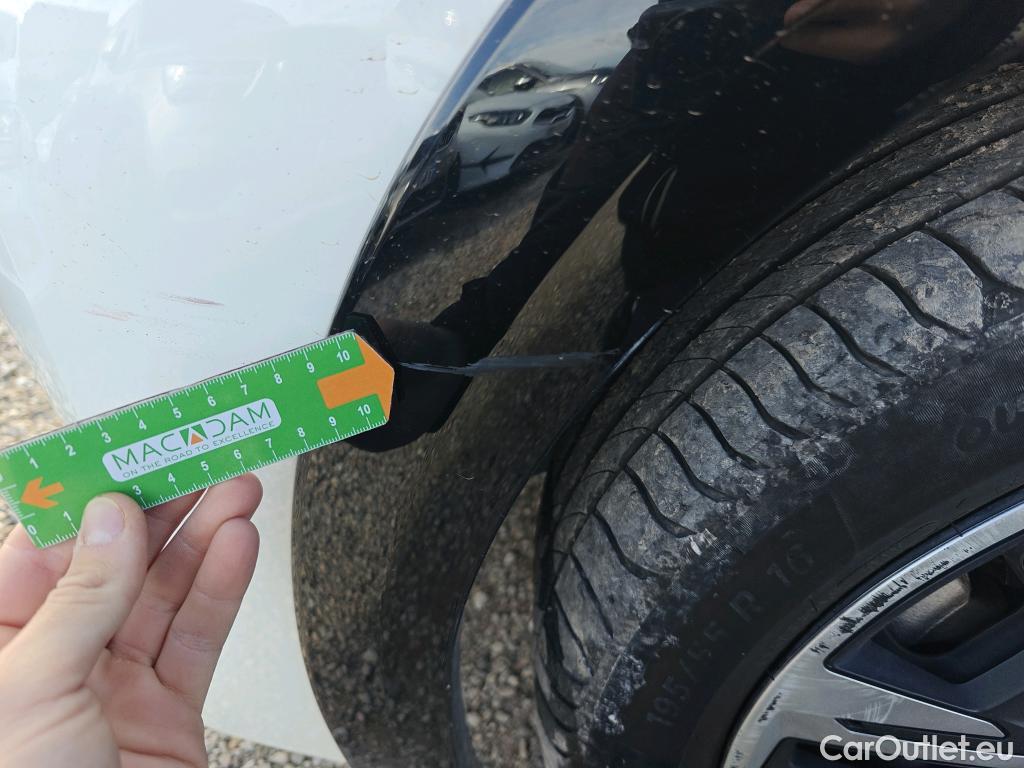  Peugeot  208 PEUGEOT e- / 2019 / 5P / berlina con portón Eléctrico Active #50