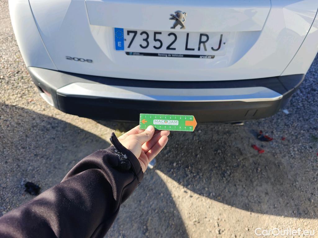  Peugeot  2008 PEUGEOT  / 2019 / 5P / todoterreno Active BlueHDI 81kW (110CV) #25