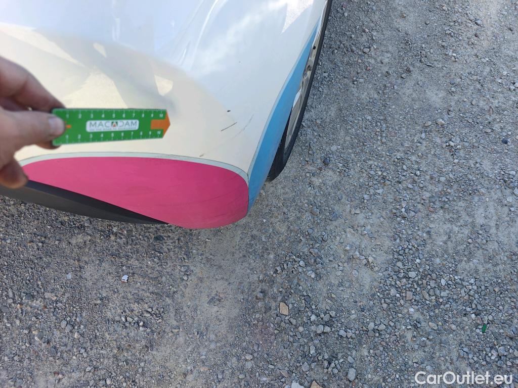  Toyota  Yaris TOYOTA  / 2020 / 5P / berlina con portón 1.5 120H Business Plus #3