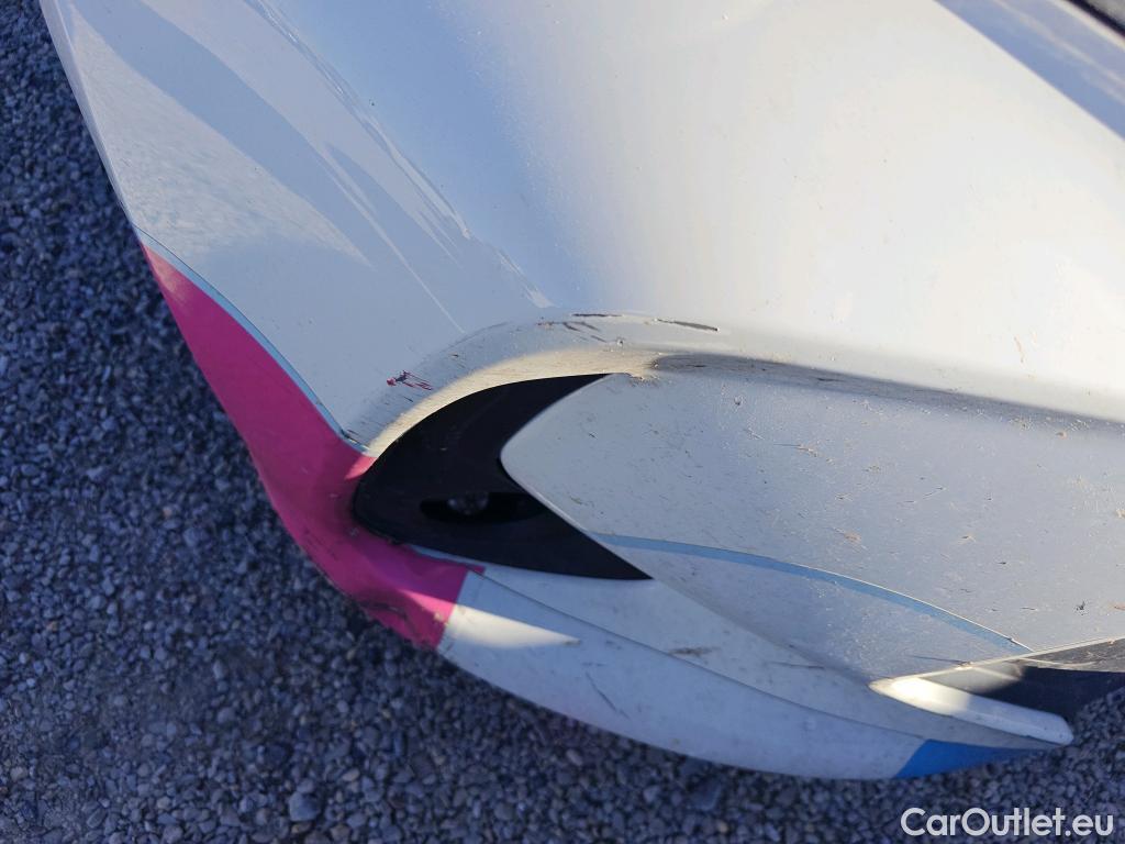  Toyota  Yaris TOYOTA  / 2020 / 5P / berlina con portón 1.5 120H Business Plus #10