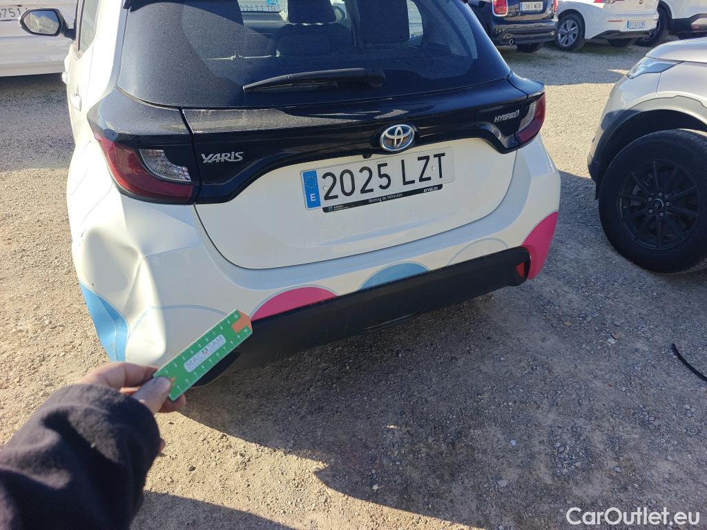  Toyota  Yaris TOYOTA  / 2020 / 5P / berlina con portón 1.5 120H Business Plus #6