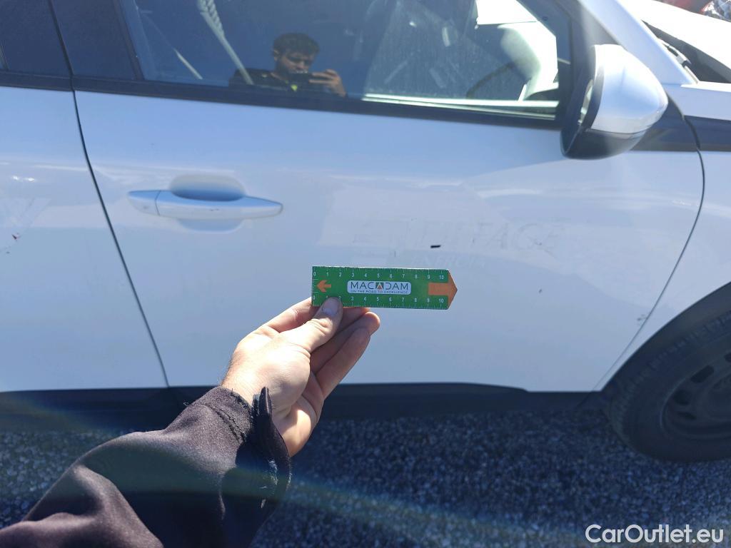  Peugeot  2008 PEUGEOT  / 2019 / 5P / todoterreno Active BlueHDI 81kW (110CV) #9