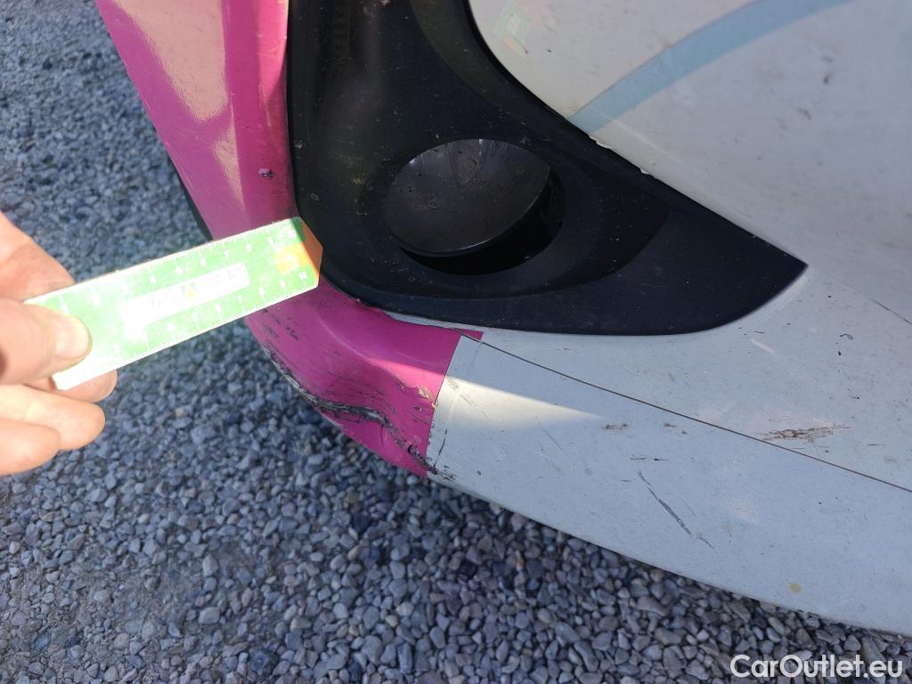  Toyota  Yaris TOYOTA  / 2020 / 5P / berlina con portón 1.5 120H Business Plus #19