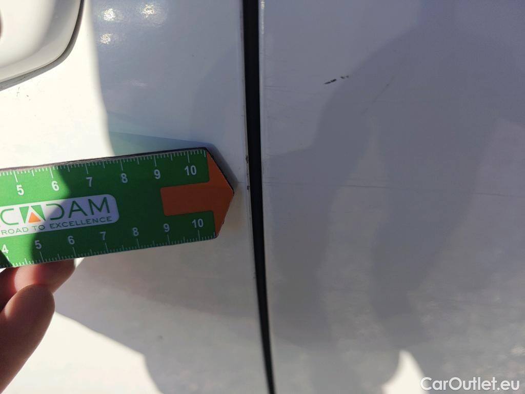  Peugeot  2008 PEUGEOT  / 2019 / 5P / todoterreno Active BlueHDI 81kW (110CV) #14