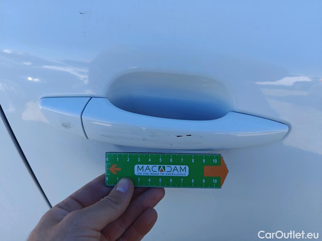  Peugeot  2008 PEUGEOT  / 2019 / 5P / todoterreno Active BlueHDI 81kW (110CV) #47