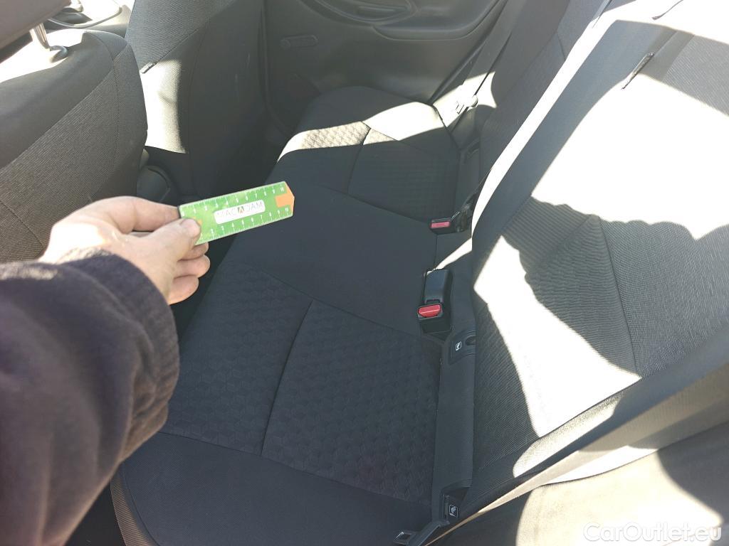  Toyota  Yaris TOYOTA  / 2020 / 5P / berlina con portón 1.5 120H Business Plus #12