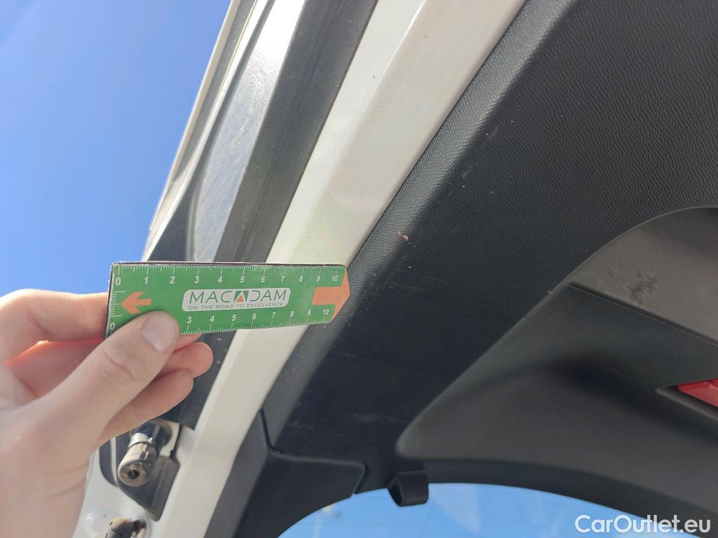  Peugeot  2008 PEUGEOT  / 2019 / 5P / todoterreno Active BlueHDI 81kW (110CV) #23