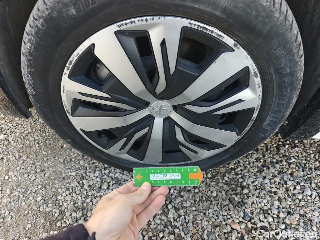  Peugeot  208 PEUGEOT e- / 2019 / 5P / berlina con portón Eléctrico Active #47