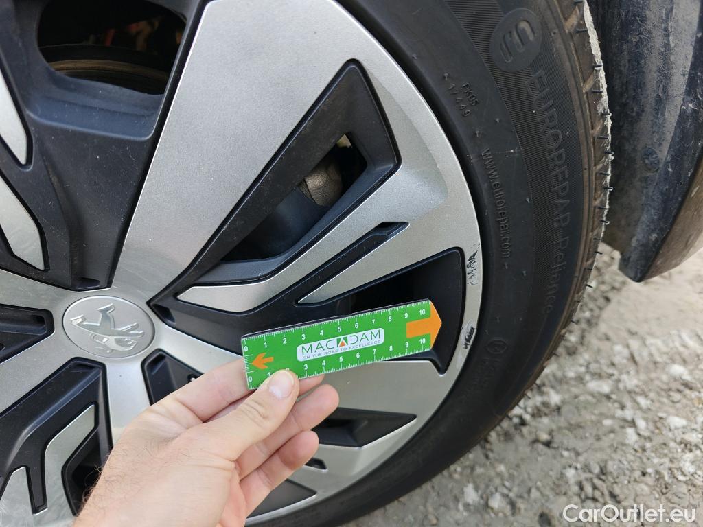  Peugeot  208 PEUGEOT e- / 2019 / 5P / berlina con portón Eléctrico Active #43