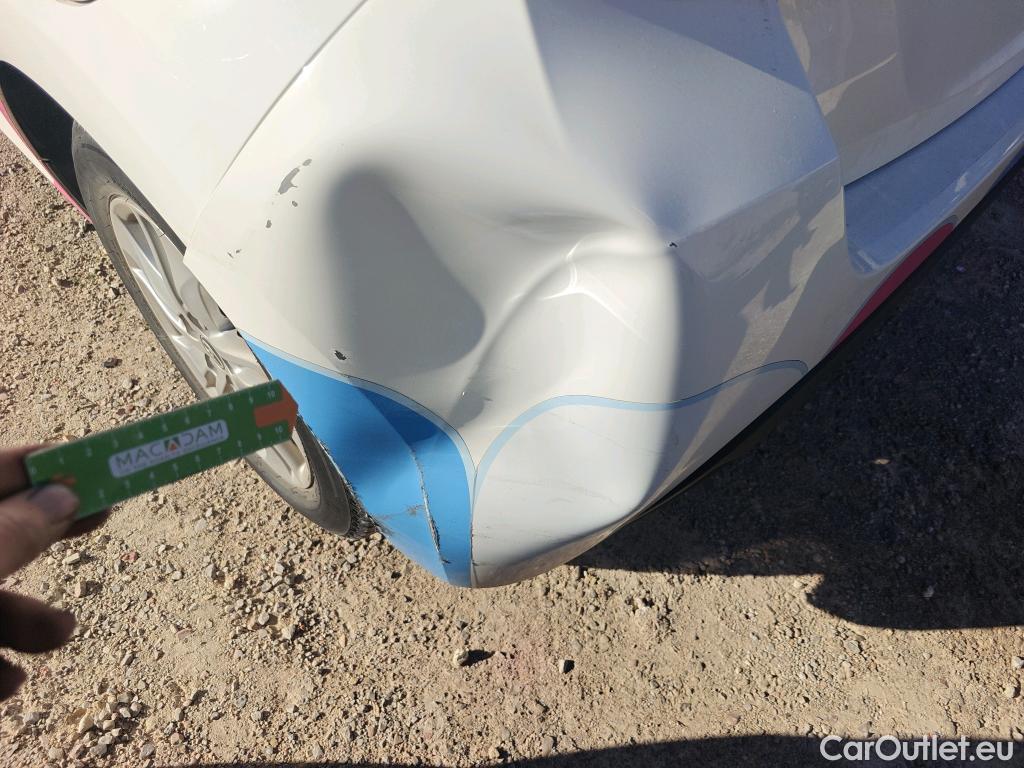  Toyota  Yaris TOYOTA  / 2020 / 5P / berlina con portón 1.5 120H Business Plus #2