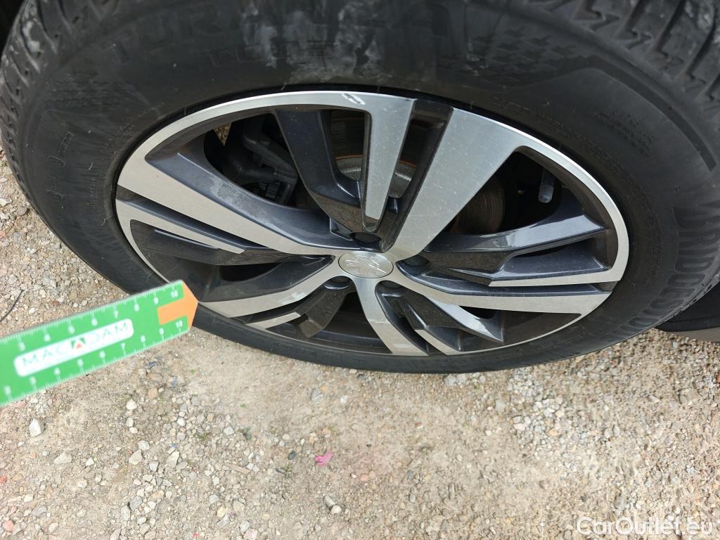  Peugeot  3008 PEUGEOT  / 2020 / 5P / todoterreno 1.5 BlueHDi 96kW (130CV) S&S Allure EAT8 #16