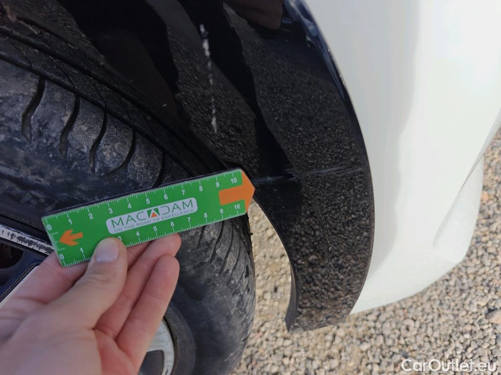  Peugeot  208 PEUGEOT e- / 2019 / 5P / berlina con portón Eléctrico Active #52