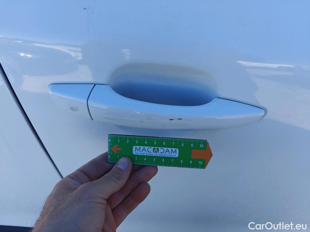  Peugeot  2008 PEUGEOT  / 2019 / 5P / todoterreno Active BlueHDI 81kW (110CV) #46