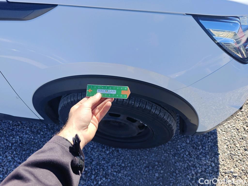  Peugeot  2008 PEUGEOT  / 2019 / 5P / todoterreno Active BlueHDI 81kW (110CV) #48