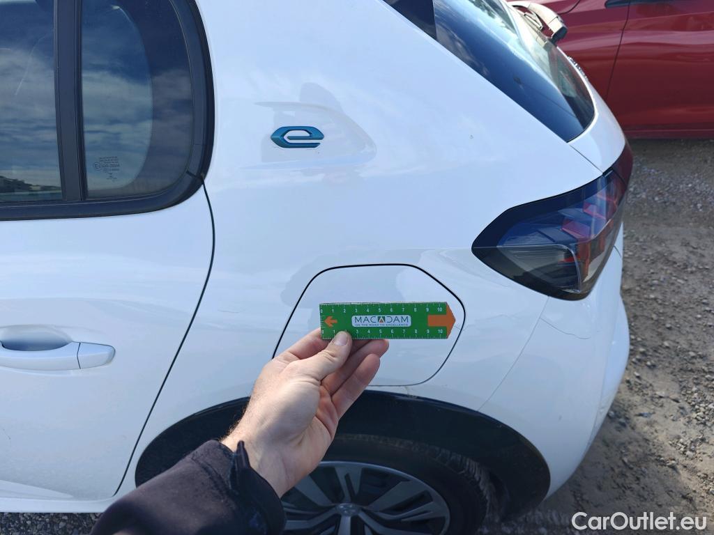  Peugeot  208 PEUGEOT e- / 2019 / 5P / berlina con portón Eléctrico Active #26