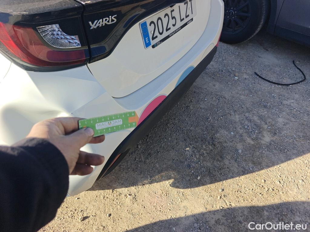  Toyota  Yaris TOYOTA  / 2020 / 5P / berlina con portón 1.5 120H Business Plus #1