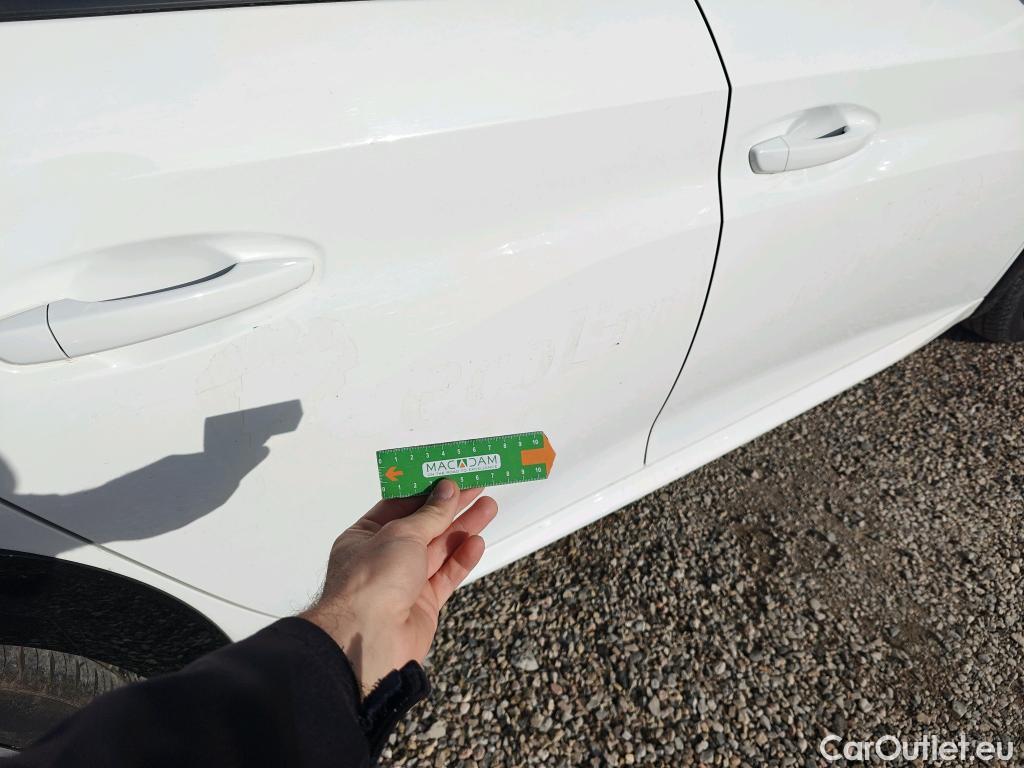  Peugeot  208 PEUGEOT e- / 2019 / 5P / berlina con portón Eléctrico Active #7