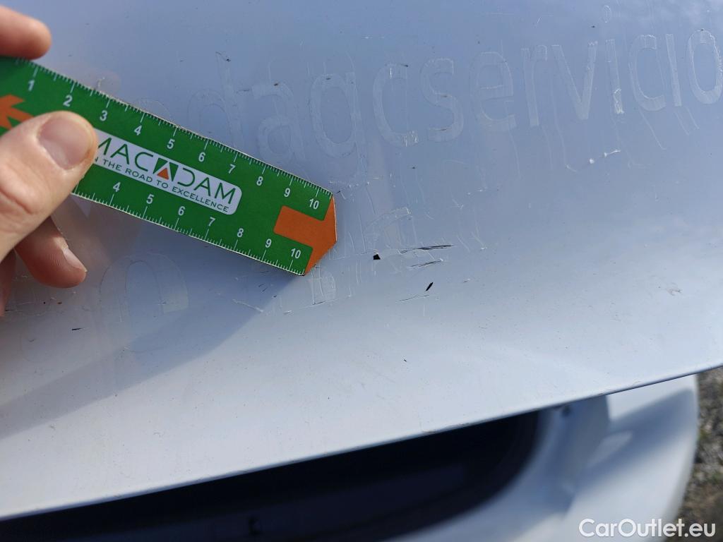  Peugeot  208 PEUGEOT e- / 2019 / 5P / berlina con portón Eléctrico Active #2