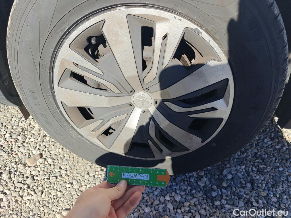  Peugeot  2008 PEUGEOT  / 2019 / 5P / todoterreno Active BlueHDI 81kW (110CV) #41